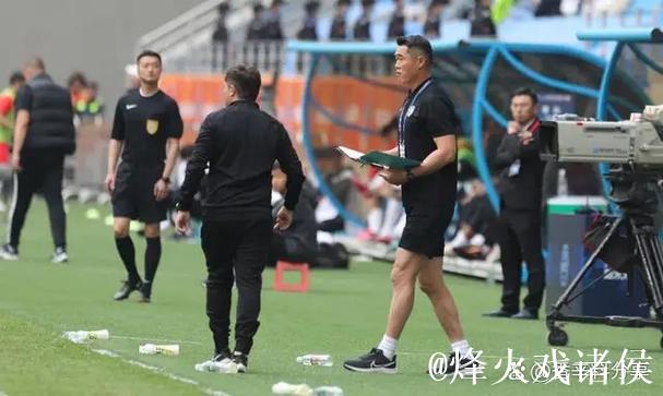 韦所为加入重庆铜梁龙训练，青岛海牛球员身份引关注